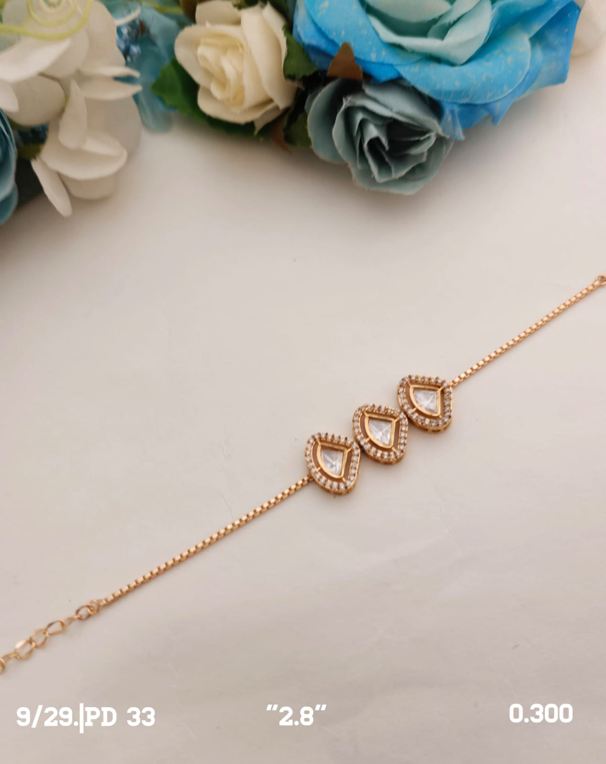 Bracelet Gold with White 3 triangles - PD-33